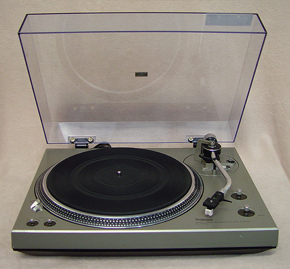 Technics SL-1400 turntables