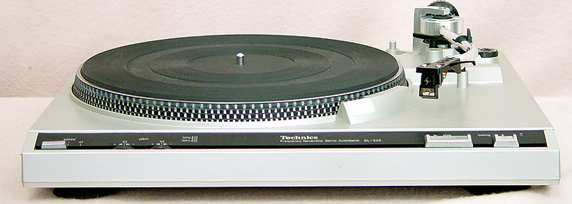 Technics SL-220 turntables